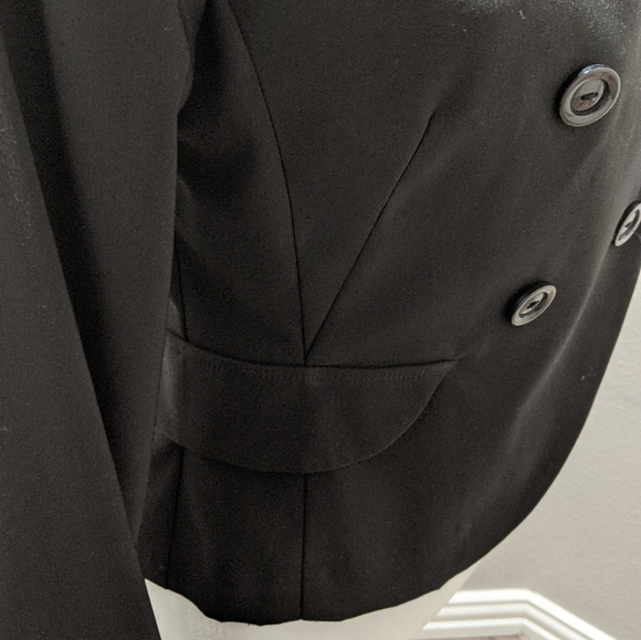 Blazer - Picture 4 of 9